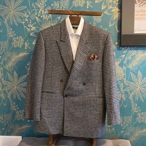 Double breasted tweed blazer.